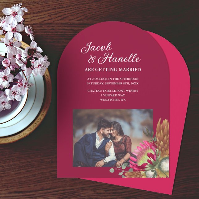 Invitation Berry Rouge, Or, Beige King Mariage Fleurs Protea (berry red wedding invitation, magenta pink king protea flower, gold brown pinecones, fall wedding)