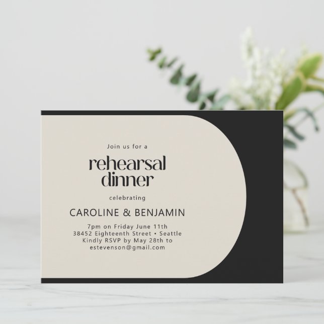 Invitation Black Cream Bold Arch Modern Rehearsal Dinner (Debout devant)