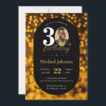 Invitation Black Gold Bokeh Photo 30th Birthday<br><div class="desc">Black Gold Bokeh Photo 30th Birthday Invitation. Entrez dans un monde d'élégance intemporelle avec notre design d'invitation d'anniversaire jalon, une fusion parfaite de sophistication et de personnalisation. La combinaison classique d'or et de noir donne un ton raffiné, créant une atmosphère de luxe sobre. L'amélioration de l'ambiance festive est la photo...</div>