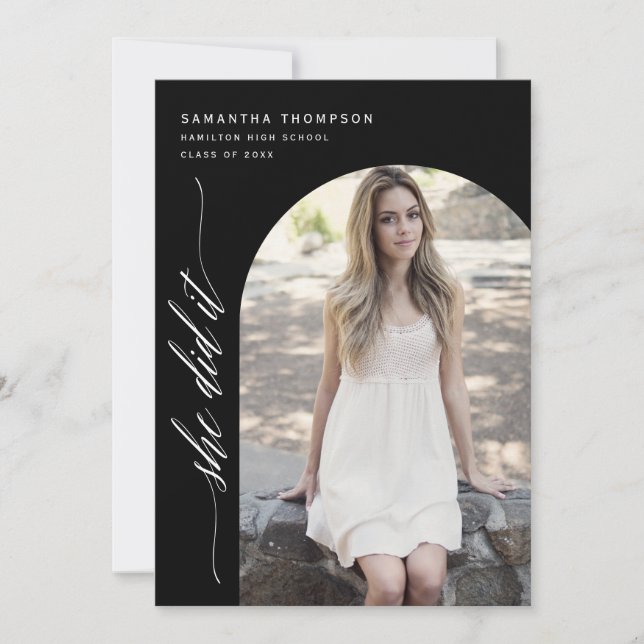 Invitation Black Minimal Elle L'A Fait Graduation Arch Photo  (Devant)
