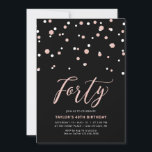 Invitation Black Rose Gold Simple Quarante 40e fête d'anniver<br><div class="desc">Célébrez votre journée spéciale avec cette petite invitation à la fête du 40e anniversaire. Ce design est composé d'un script de lettrage "Quarante" avec des confettis en forme d'hexagone avec un combo noir & rose couleur or. D'autres designs sont disponibles dans ma boutique BaraBomDesign.</div>