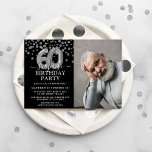 Invitation Black & Silver moderne 60e photo d'anniversaire su<br><div class="desc">Invitation de fête d'anniversaire moderne noir et argent surprise pour quelqu'un qui a 60 ans! Doté d'un arrière - plan noir,  d'une photographie de l'homme/femme d'anniversaire,  d'un confetti de parties scintillant faux argent,  de ballons d'argent pour le 60e anniversaire et d'un modèle d'anniversaire élégant qui est facile à customiser.</div>