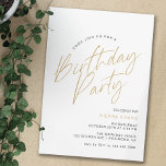 Invitation Blanc et Or | Typographie minimaliste moderne Anni<br><div class="desc">Simplistes et jolies invitations de fête d'anniversaire avec des accents de couleur or sur un simple arrière - plan blanc. En-tête du texte "fête d'anniversaire" dans une police manuscrite de script. Convient à tout âge.</div>