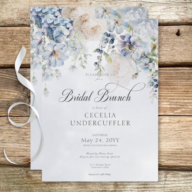 Invitation Bleu & Blanc Floral Moderne Brunch nuptial (Blue & White Floral Modern Bridal Brunch Invitation)