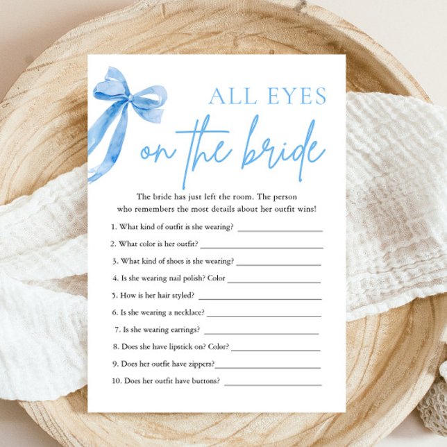 Invitation Bleu Bow Tous Les Yeux Sur Le Jeu De Fête des mari (Elegant Dusty Blue Bow Bridal Shower Apron Game)