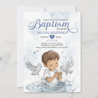 Bleu Christening Dove mignon garçon priant Baptême