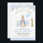 Invitation Bleu clair Pierre Rabbit 1er anniversaire<br><div class="desc">Bleu clair Floral Peter Rabbit 1er Anniversaire Invitation Une invitation à l'anniversaire sur le thème du lapin doux pour un bébé avec une illustration de Peter Rabbit mignon, diverses arrangements floraux bleu bébé, et des points et nombre de parties scintillant faux or. Le titre et le numéro d'or faux sont...</div>