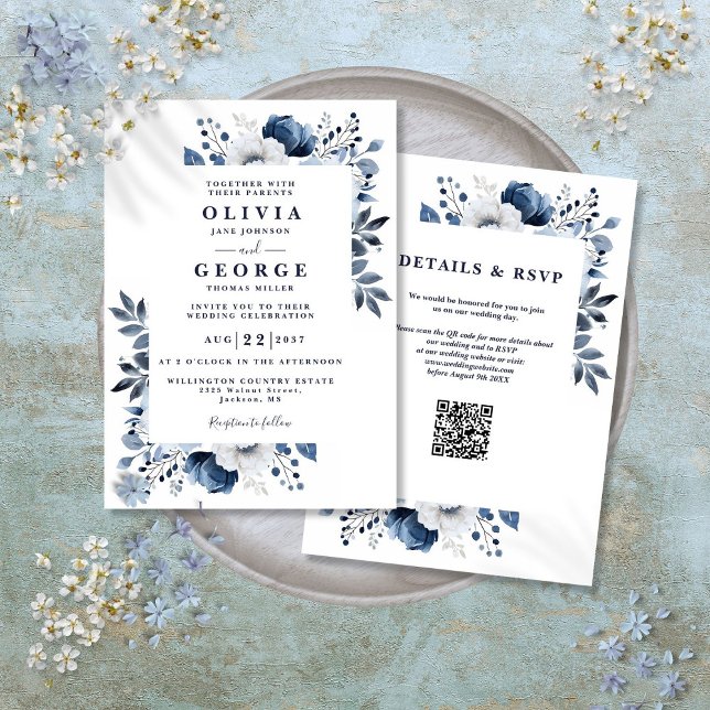 Invitation Bleu marine et blanc Élégant floral QR Code Mariag (Navy Blue and White Elegant Floral QR Code Wedding Invitation)