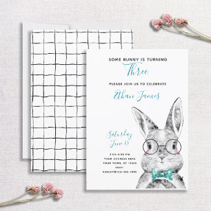 Invitation Bleu noir et blanc Certains lapins sont trois ans