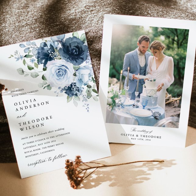 Invitation Bleu Poussiéreux Marine Floral Élégant Fond De Pho (Dusty blue navy floral photo back wedding invitation card with elegant picture layout in warm light)