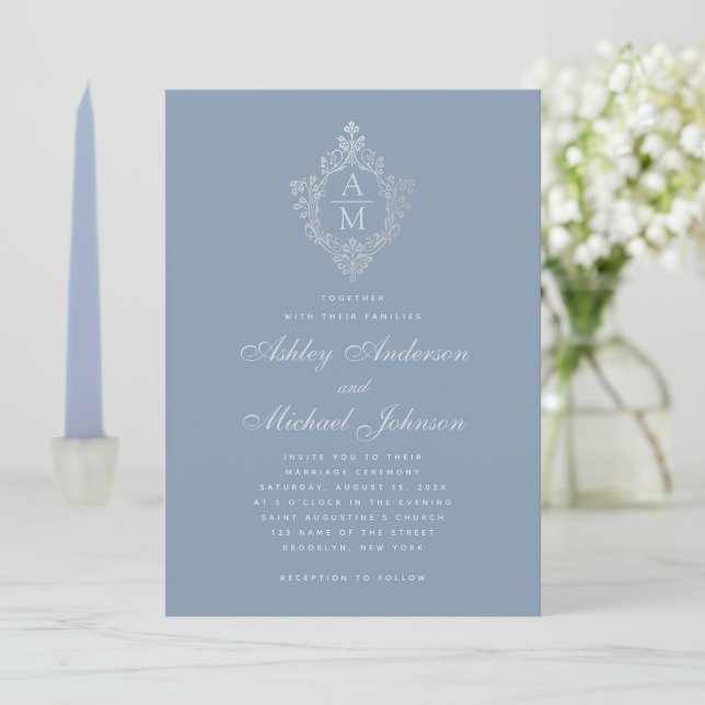 Invitation Bleu Poussiéreux Monogramme Vintage Blason Floral  (Créateur téléchargé)