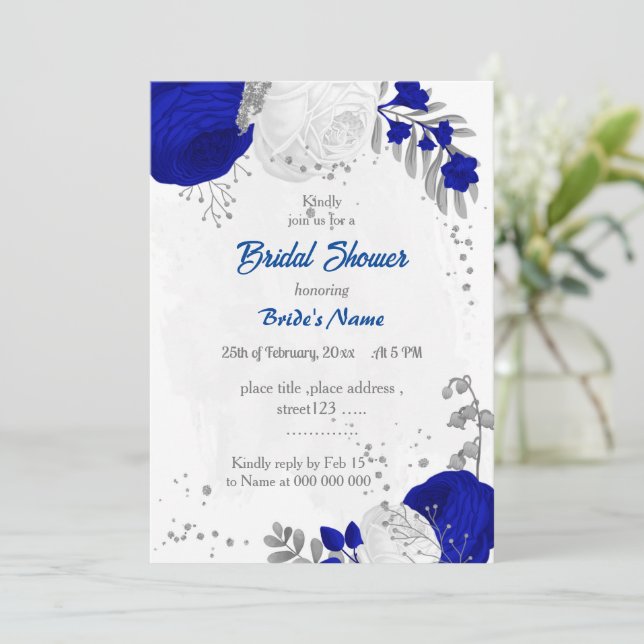 Invitation bleu royal et fleurs blanches argentées douche nup (Debout devant)