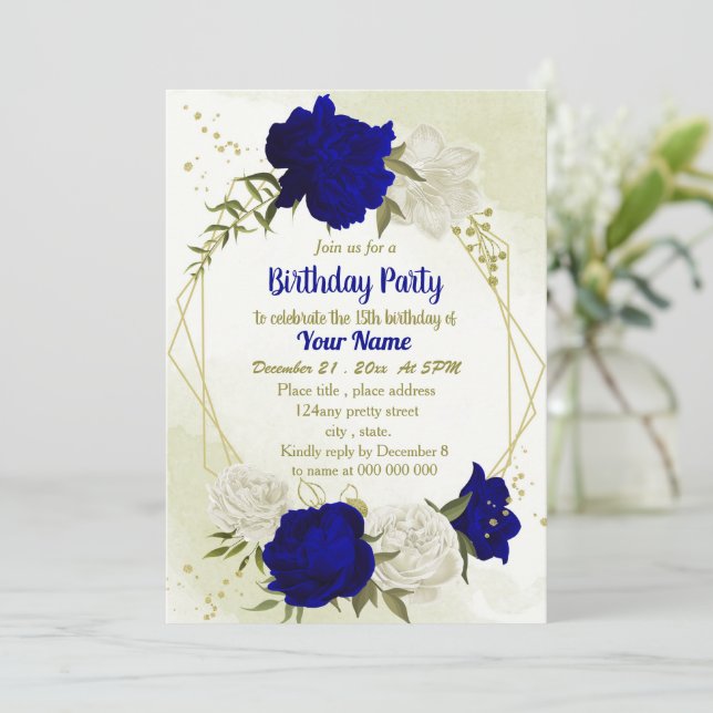 Invitation bleu royal fleurs blanches verdure anniversaire (Debout devant)