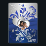 Invitation Bleu, Scrolls Argent, Coeurs Photo Mariage Inviter<br><div class="desc">Ce faire-part de mariage de photo romantique bleu et gris marine et gris argenté a un ruban bleu IMPRIMÉ et un cadre de coeurs unis en argent avec une zone modèle photo pour vous d'ajouter votre propre photo numérique. Il conviendra à merveille à un mariage à thème bleu et argent,...</div>