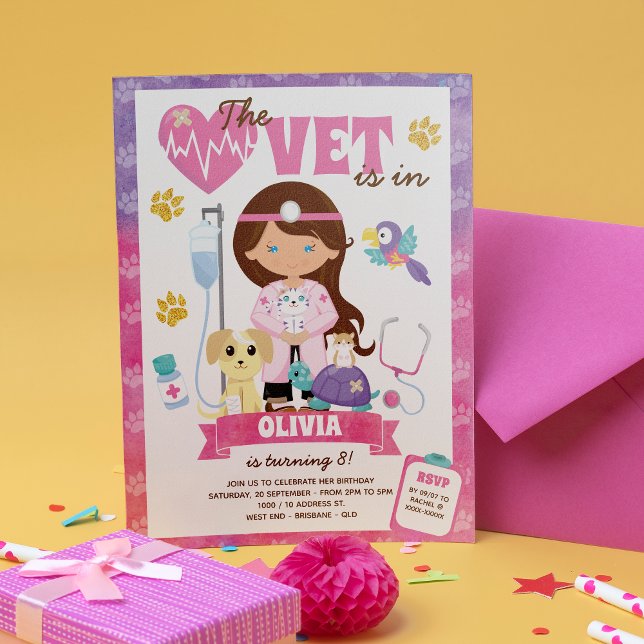 Invitation Blue Eyes Brown cheveux fille vétérinaire fête d'a (The cat is definitely out of the bag on this on this girl’s vet birthday invitation.)