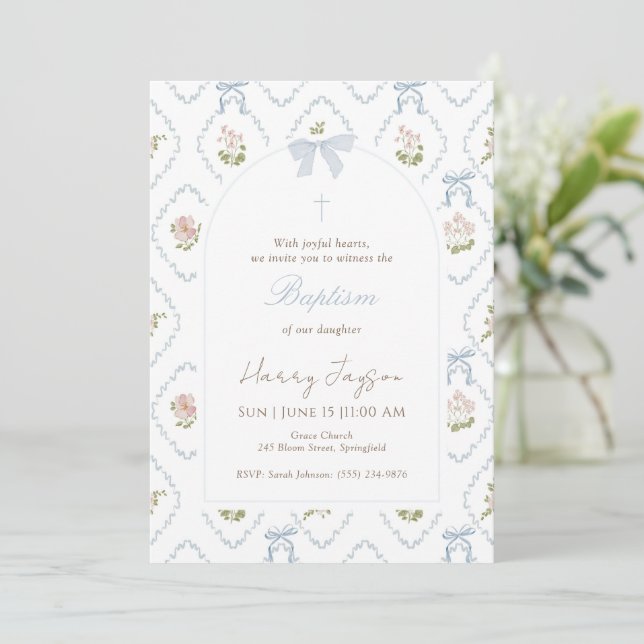 Invitation Blue Floral Bow Elegant Christian Girl Baptism (Debout devant)