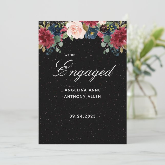 Invitation Blush Bourgogne Floral Rose Gold Accents Fiançaill (Debout devant)