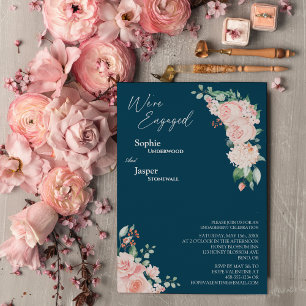 Invitation Blush Floral Navy Nous sommes engagés à l'invitati