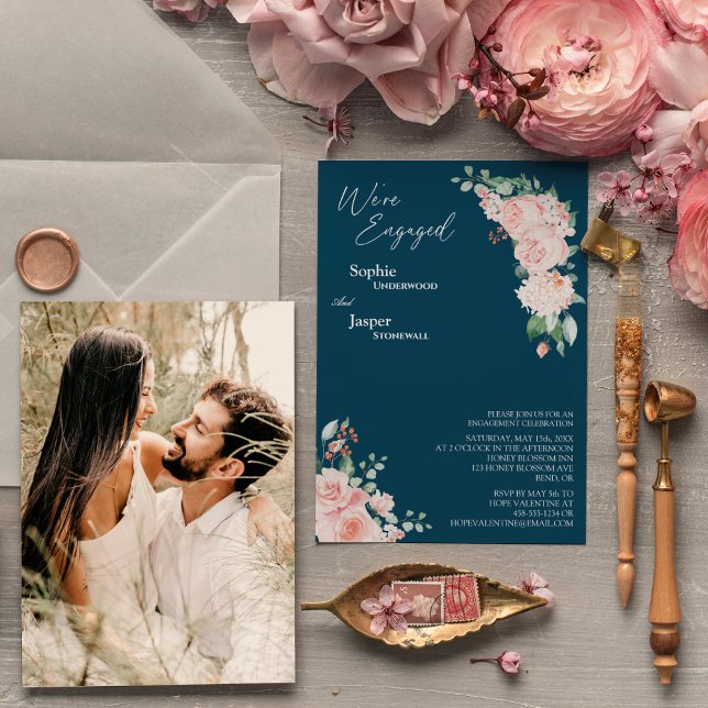 Invitation Blush Floral Navy Photo Nous sommes engagés Invita (Créateur téléchargé)