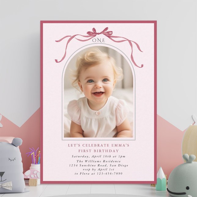 Invitation Blush Pink Red Bow Girl 1st Birthday Arch Photo (Créateur téléchargé)
