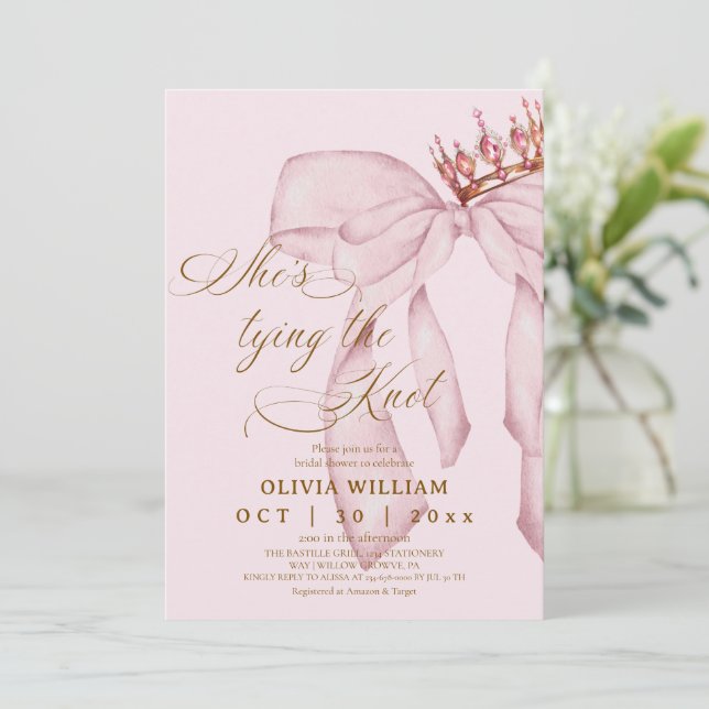 Invitation Blushing Bow She's Tying The Knot Bridal Shower (Debout devant)