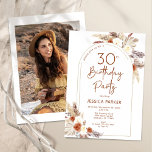 Invitation Boho Arch Terracotta Photo 30e anniversaire<br><div class="desc">30e anniversaire invitation en terre cuite brûlé orange et blanc avec la photo au dos de la carte. Bel design moderne minimaliste aux accents botaniques peints à la main. Caractéristiques pampas herbe, feuille, rose et typographie script police avec un petit coeur. Thème du désert tendance bohème parfait pour l'automne, l'hiver,...</div>