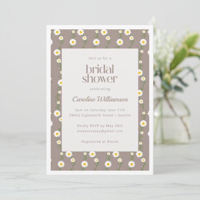 Invitation Boho Daisy Chain Floral Taupe Fête des mariées (Debout devant)