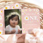 Invitation Boho Daisy Little Miss ONEderful Photo Anniversair<br><div class="desc">Elle en devient une sauvage ! Invitation vos invités avec cette magnifique invitation de premier anniversaire de marguerite thème. Le design super présente des fleurs de marguerite dessinées à la main dans un style boho moderne, ajoutant une touche d'élégance à l'invitation. L'arrière - plan rose pâle et feutré offre un...</div>