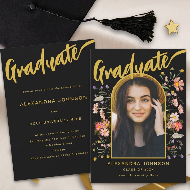Invitation Boho Floral Diplômé Photo Script Fête de Remise de (Boho floral graduate photo arch gold script black graduation party invitation watercolor wildflowers)