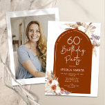 Invitation Boho Terracotta Arch Photo 60e anniversaire<br><div class="desc">60e anniversaire invitation en terre cuite brûlé orange et blanc. Bel design moderne minimaliste aux accents botaniques peints à la main. Caractéristiques pampas herbe, feuille, rose et typographie script. Thème du désert tendance bohème parfait pour l'automne, l'hiver, le printemps ou l'été. Vous pouvez choisir des invitations imprimées et/ou le modèle...</div>