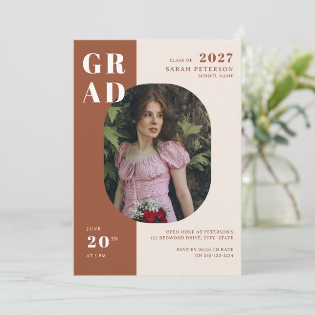 Invitation Boho Terracotta Bold Typographie Photo Graduation (Debout devant)