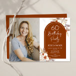 Invitation Boho Terracotta Photo 60e anniversaire<br><div class="desc">Photo 60th Birthday party invitation en terre cuite brûlée orange et blanc. Bel design moderne minimaliste avec des accents botaniques peints à la main et votre photo. Caractéristiques pampas herbe, feuille, rose et typographie script. Thème du désert tendance bohème parfait pour l'automne, l'hiver, le printemps ou l'été. Vous pouvez choisir...</div>