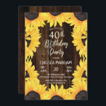 Invitation Bois rustique boisé| Fleurs de soleil 40e fête d'a<br><div class="desc">Le style rustique rustique et chic en faux bois teinté foncé entouré de magnifiques tournesols ensoleillés "fête du 40e anniversaire". Conception composite par Holiday Hearts Designs (droits réservés).</div>