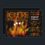 Invitation Bonfire Marshmellow Roast 16e fête d'anniversaire<br><div class="desc">Les flammes sont allumées dans ce design de fête d'anniversaire et prêtes pour vous à trinquer les marshmellows. Personnalisez simplement avec vos détails de fête de bonfire. Illustration originale et design par Holiday Hearts Designs (tous droits réservés).</div>