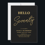 Invitation Bonjour soixante-dix | Gold & Black 70th Birthday<br><div class="desc">Invitation vos invités avec cette élégante invitation de 70e anniversaire. Ce design présente un script moderne "Hello Seventy" en noir et or. Vous pouvez customiser tout le texte. Les fournitures de la partie correspondante sont disponibles à ma boutique BaraBomDesign.</div>