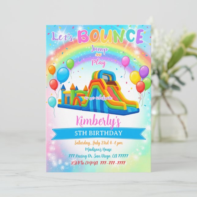 Invitation Bounce House Colorful Girl Rainbow Birthday Party (Debout devant)