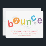 Invitation Bounce kids anniversaire<br><div class="desc">Cette invitation de fête d'anniversaire rebond comporte des lettres rebondissantes dans une palette arc-en-ciel de couleur neutre de genre de rouge, orange, jaune, vert, bleu et violet avec l'âge modifiable dans l'O. Un super fun, neutre pour le genre sur un trampoline, une gymnastique ou une fête de rebond. Cette invitation...</div>
