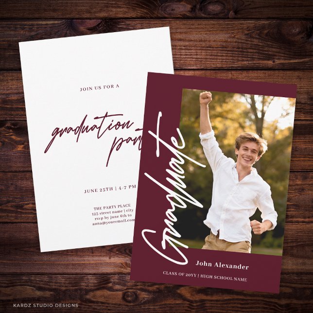 Invitation Bourgogne Écriture Moderne Diplômé Photo Remise de (The front and back of the invitation are shown at 5x7-inch size. Choose size, paper, + corner style.)