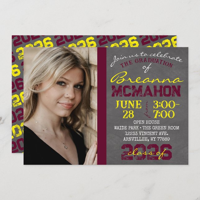 Invitation Bourgogne et Jaune Moderne Chalkboard Graduation (Repeating Class Year Chalkboard Graduation Photo Invitations)
