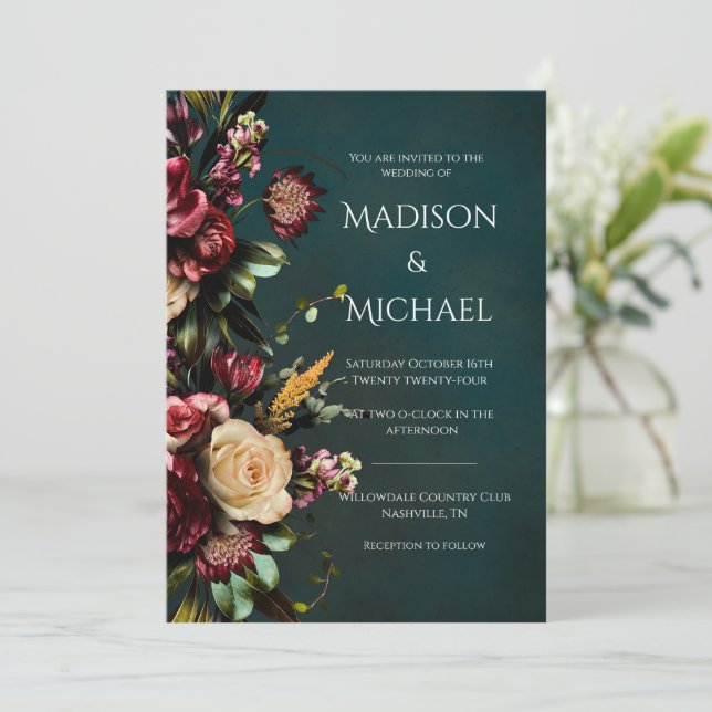 Invitation Bourgogne & Vert Floral Mariage moderne (Debout devant)