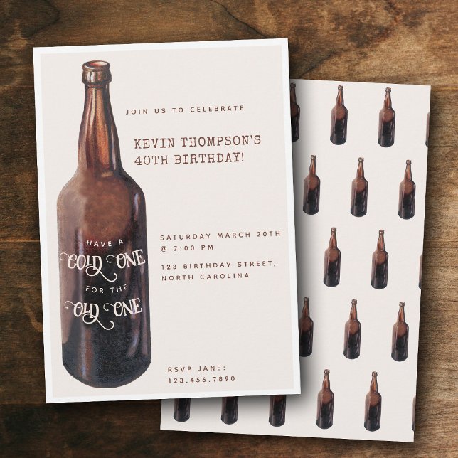 Invitation Bouteille de bière drôle Cold One Old One Fête d'a (Funny Beer Bottle Cold One Old One Birthday Party Invitation)