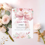 Invitation Bow flores roses doux 16<br><div class="desc">Un élégant arrière - plan blanc,  décoré d'un grand arc rose et de fleurs roses. Personnalisez et ajoutez un nom et des détails du parti. Dos : arrière - plan rose doux.</div>