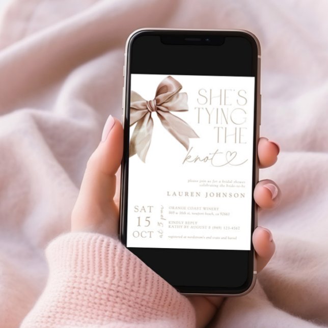 Invitation Bow She's Tying the Knot Elegant Fête des mariées (Créateur téléchargé)