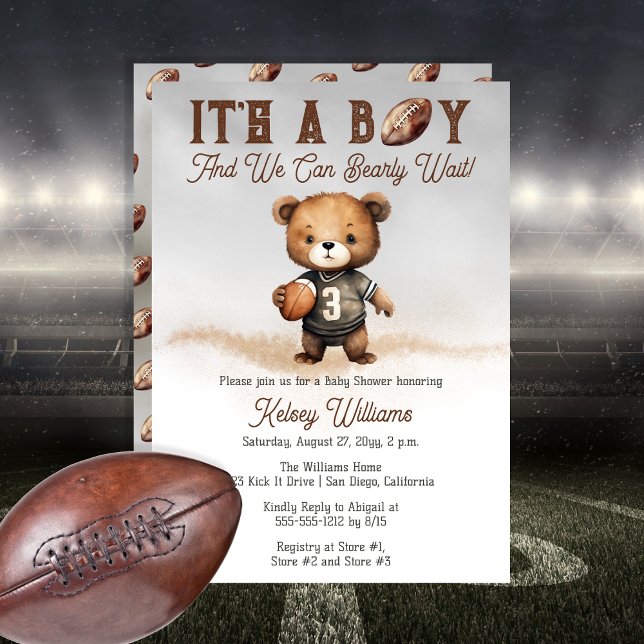 Invitation Boy Bearly Wait Baby shower de football américain (Cute "It's A Boy And We Can Bearly Wait!" Teddy Bear Football Player Sports Baby Shower Invitation)