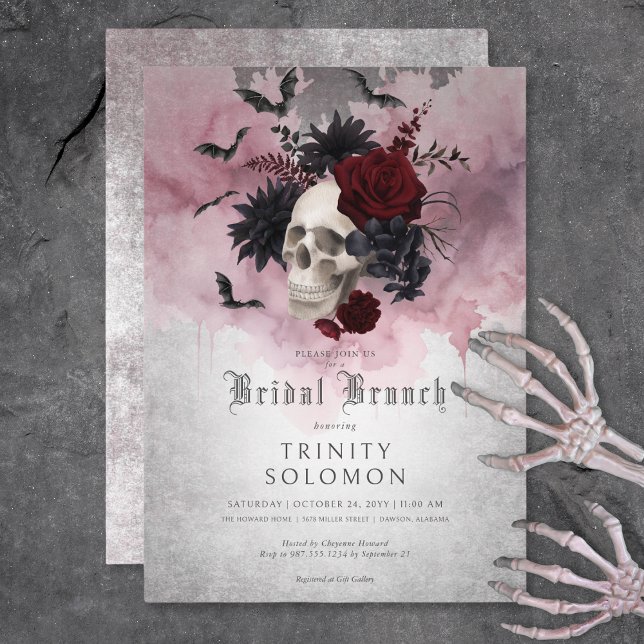 Invitation Brunch nuptial gothique noir et bordeaux crâne et  (Gothic Black & Burgundy Skull & Bats Bridal Brunch Invitation)