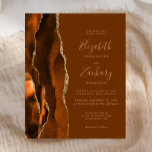 Invitation Budget Orange Gold Brown Agate Mariage<br><div class="desc">Le bord gauche de cette élégante faire-part de mariage moderne est orné d'une bordure d'aquarelle brune et d'orange brûlée, bordée d'une parties scintillant en faux or. Le texte personnalisable combine écriture manuscrite de couleur or, copperplate et polices italiques sur un arrière - plan brun noix de muscade. L'envers présente une...</div>