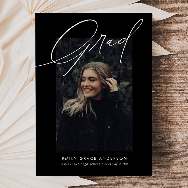 Invitation Budget Trendy Calligraphie Trois Diplôme Photo (Créateur téléchargé)