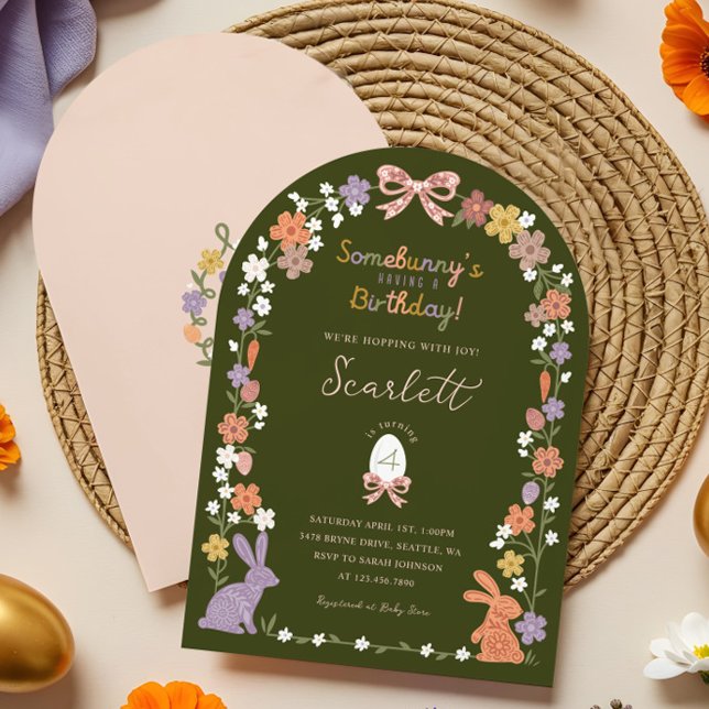Invitation Bunny de Pâques floral Somebunny a un anniversaire (Floral Easter Bunny Somebunny’s Having a Birthday Invitation)