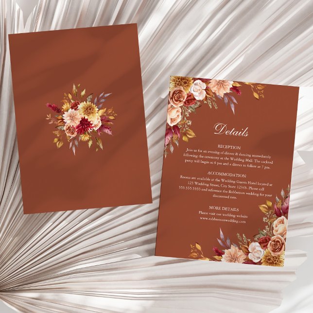 Invitation Burange Orange Terracotta Floral Détails du Mariag (Burnt Orange Terracotta Floral Wedding Details Invitation on a sunny neutral dry palm leaf.)
