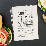 Invitation Burgers rustiques et fiançailles de bière<br><div class="desc">Les invitations décontractées à la fête de fiançailles "burgers & bière" sont illustrées dans un style rustique et un support plaid. Parfaites pour les dîners de répétition d'été ou de mariage extérieur,  ces invitations chic décontractées sont facilement customisées avec vos détails de célébration.</div>